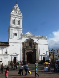 54. La place face à notre hôtel